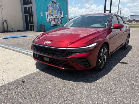 Used 2025 Hyundai Elantra SEL FWD image 7