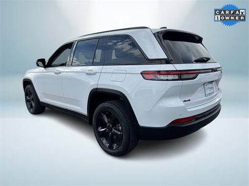 Used 2023 Jeep Grand Cherokee Limited w/ Black Appearance Package image 3