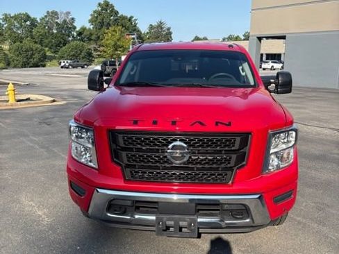 Used 2021 Nissan Titan SV w/ SV Convenience Package AWD/4WD image 2