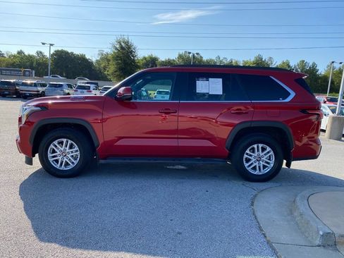 Used 2025 Toyota Sequoia SR5 AWD/4WD image 4