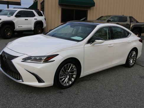Used 2019 Lexus ES 350 Ultra Luxury image 1