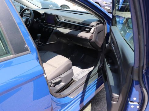 Used 2025 Toyota Camry LE FWD image 15