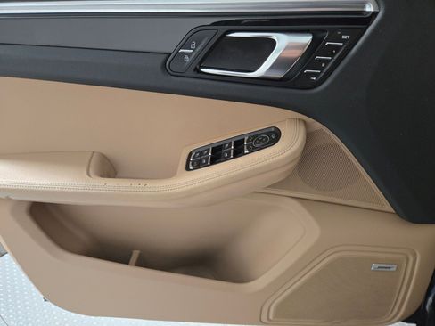 Used 2022 Porsche Macan S image 21