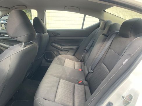 Used 2025 Nissan Altima 2.5 SV FWD image 12