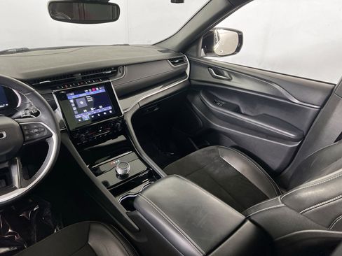 Used 2023 Jeep Grand Cherokee Altitude image 23