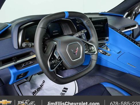 Used 2025 Chevrolet Corvette Stingray Premium Conv w/ Z51 Performance Package RWD image 4