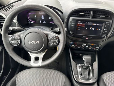 Used 2023 Kia Soul LX w/ Option Group 015 FWD image 16