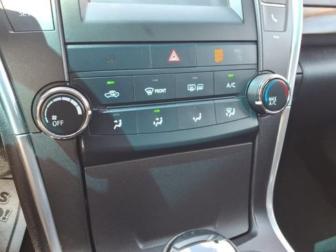 Used 2015 Toyota Camry LE FWD image 19