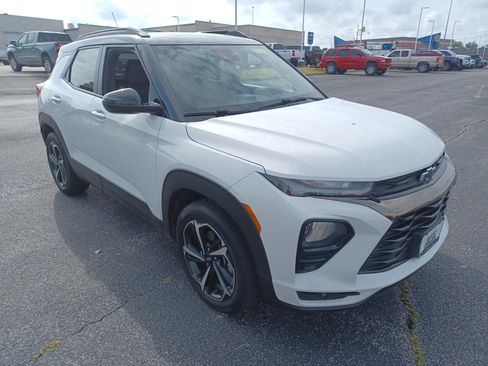 Used 2023 Chevrolet TrailBlazer RS w/ Convenience Package FWD image 2