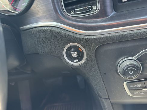 Used 2018 Dodge Charger SXT RWD image 24