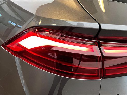 Certified 2025 Audi Q8 Premium Plus AWD/4WD image 27