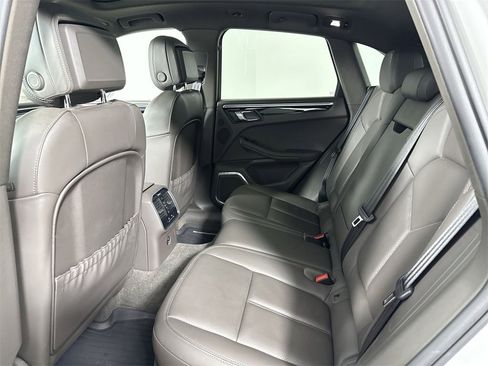 Certified 2023 Porsche Macan image 26