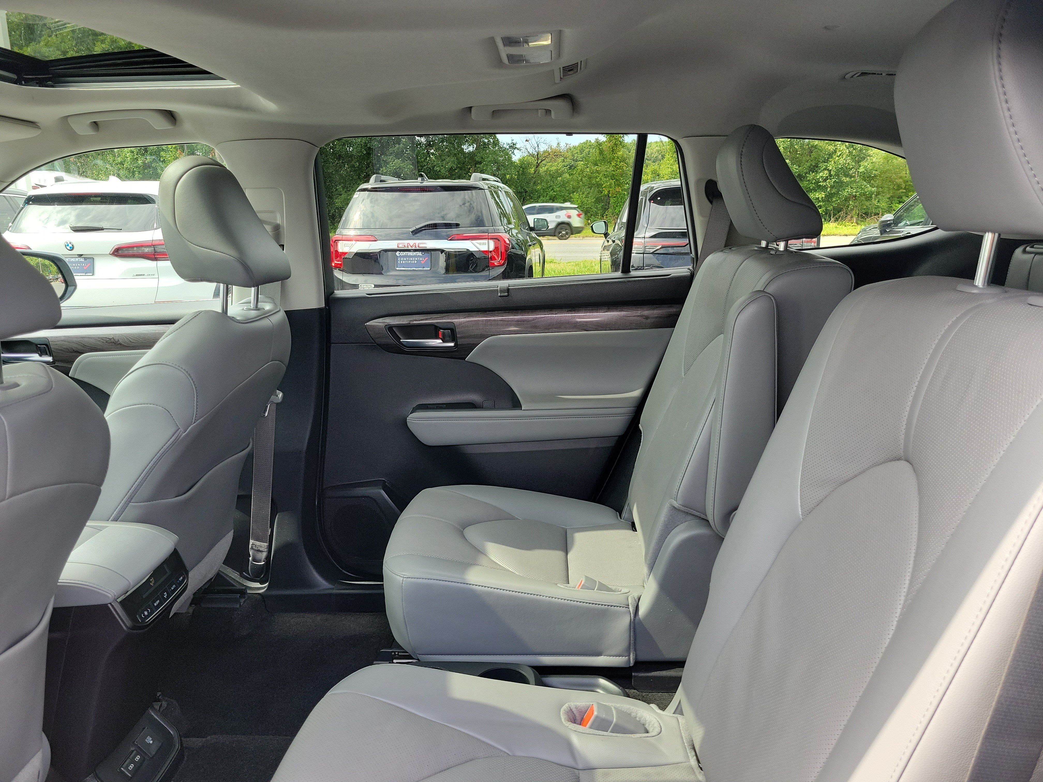 Used 2024 Toyota Highlander Limited AWD/4WD image 14