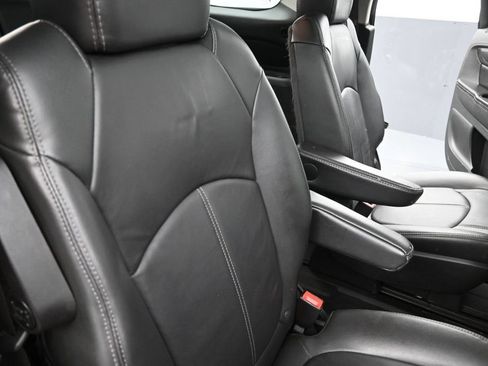 Used 2016 GMC Acadia SLT w/ Open Road Package FWD image 25