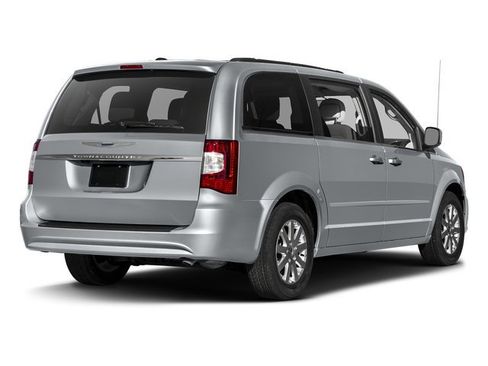 Used 2016 Chrysler Town & Country Touring image 2