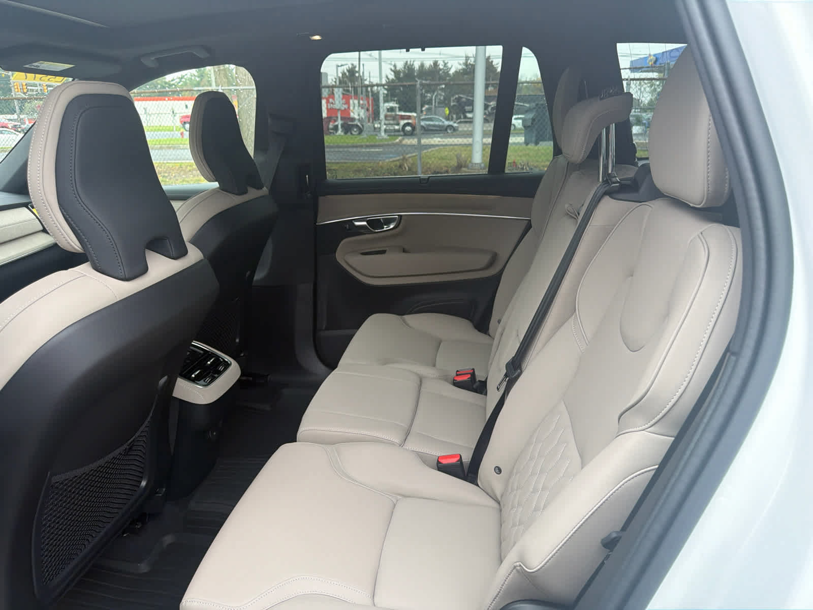 Used 2027 Volvo XC90 B6 Plus AWD/4WD image 16