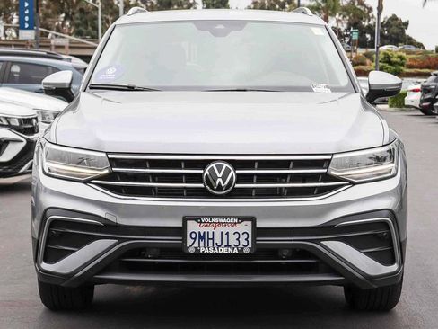 Used 2024 Volkswagen Tiguan SE w/ Panoramic Sunroof Package FWD image 4