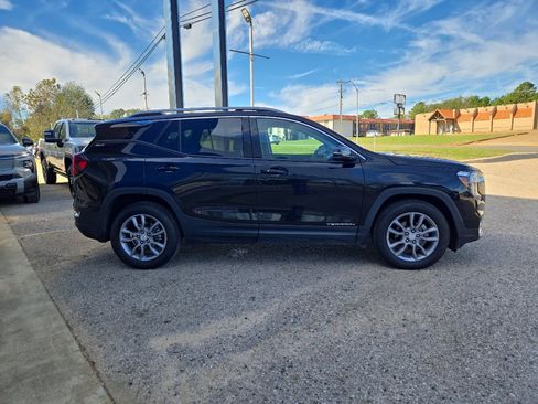 Used 2024 GMC Terrain SLT image 6