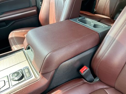 Used 2022 Ford Expedition Limited image 21