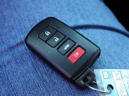 Used 2016 Toyota Camry XLE image 26