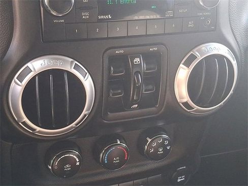 Used 2018 Jeep Wrangler Unlimited Sahara w/ Connectivity Group image 19