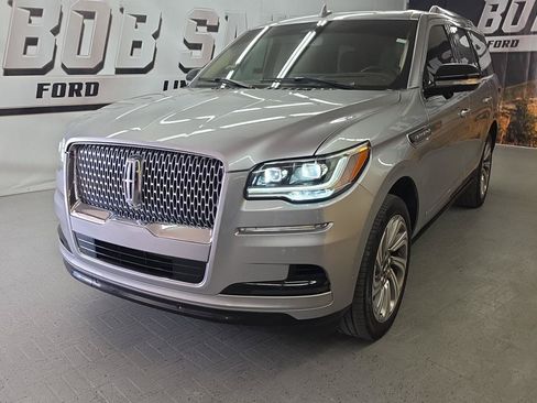 Used 2023 Lincoln Navigator Reserve AWD/4WD image 18