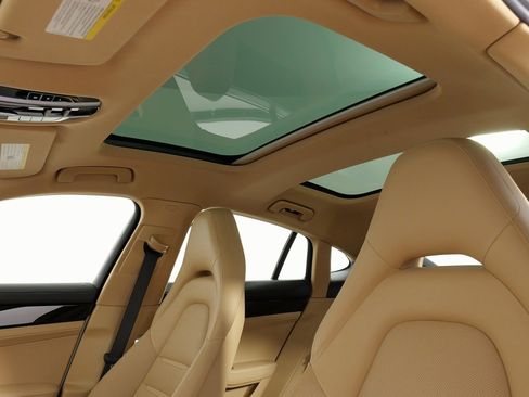 Used 2021 Porsche Panamera 4 image 32