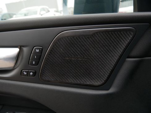 Used 2023 Volvo XC60 T8 Ultimate w/ Climate Package image 17