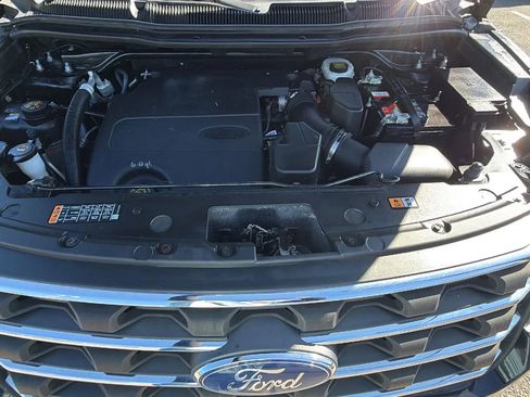 Used 2017 Ford Explorer XLT AWD/4WD image 23