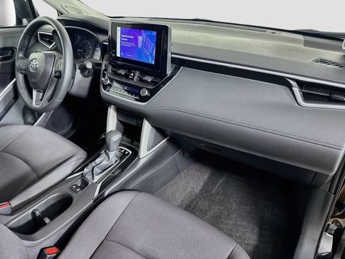 Used 2025 Toyota Corolla Cross LE w/ Moonroof Package AWD/4WD image 31