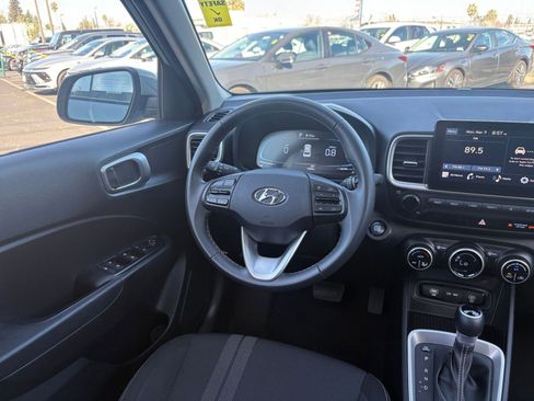 Used 2025 Hyundai Venue SEL image 34