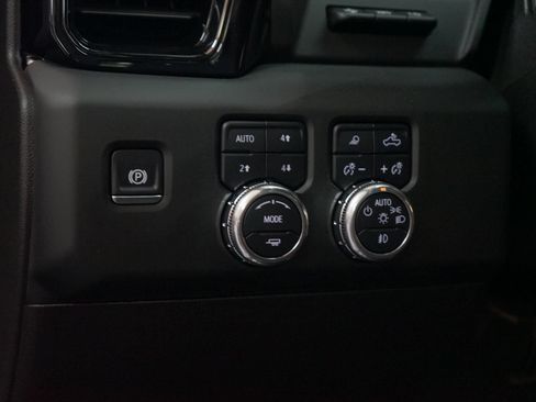 Used 2024 GMC Sierra 2500 AT4 w/ Technology Package AWD/4WD image 20