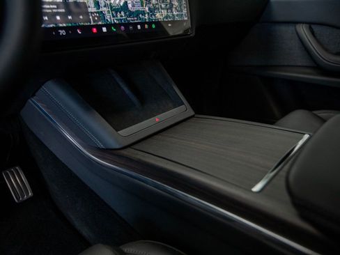 Used 2024 Tesla Model X image 30