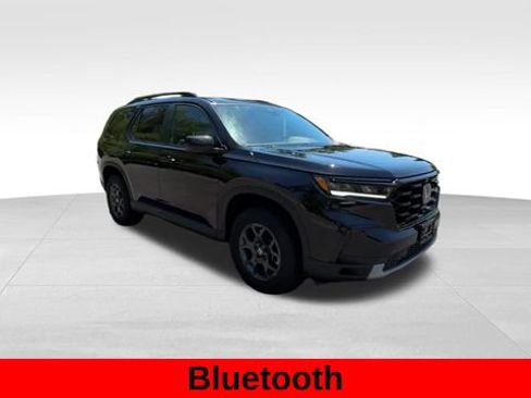Used 2025 Honda Pilot TrailSport image 6