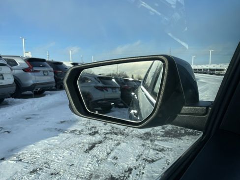 Used 2024 Chevrolet Equinox LT image 38