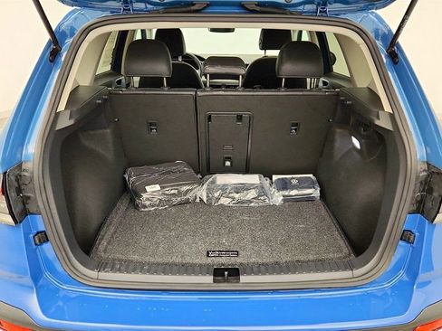 Used 2025 Volkswagen Taos SE image 21