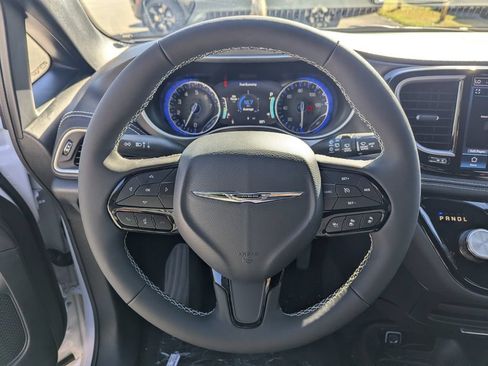 New 2026 Chrysler Pacifica Select w/ S Appearance Package FWD image 18