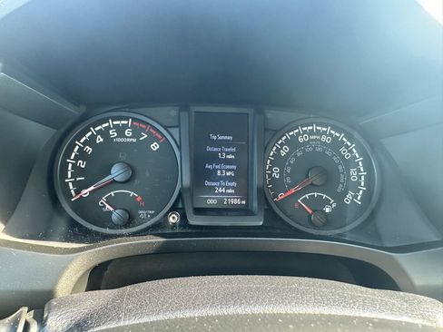 Used 2022 Toyota Tacoma SR AWD/4WD image 31