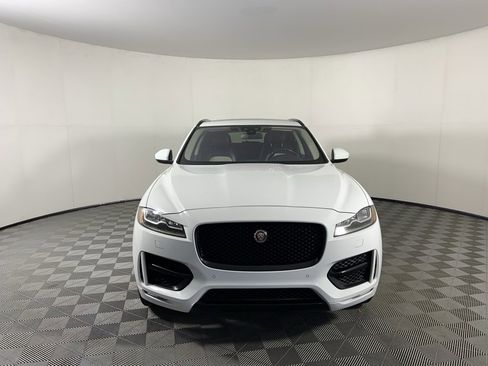 Used 2017 Jaguar F-PACE R-Sport image 4