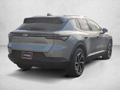 New 2026 Chevrolet Equinox EV LT image 2