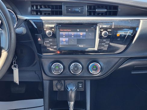 Used 2016 Toyota Corolla LE image 12