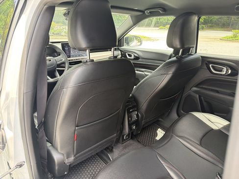 Used 2025 Jeep Compass Trailhawk AWD/4WD image 26