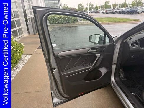Used 2022 Volkswagen Tiguan SE w/ Panoramic Sunroof Package AWD/4WD image 13