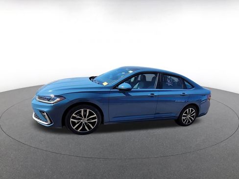 Used 2025 Volkswagen Jetta SE image 3