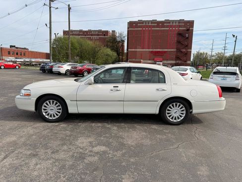 Used 2004 Lincoln Town Car Ultimate image 4