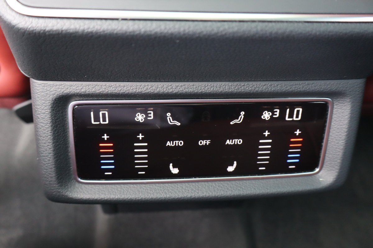 Used 2024 Audi SQ8 e-tron Prestige w/ Prestige Package AWD/4WD image 19