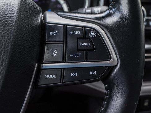 Used 2022 Toyota Highlander XLE AWD/4WD image 18