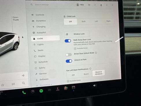 Used 2022 Tesla Model Y Long Range image 27