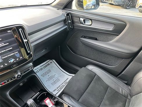 Used 2022 Volvo XC40 T5 R-Design w/ Advanced Package image 29