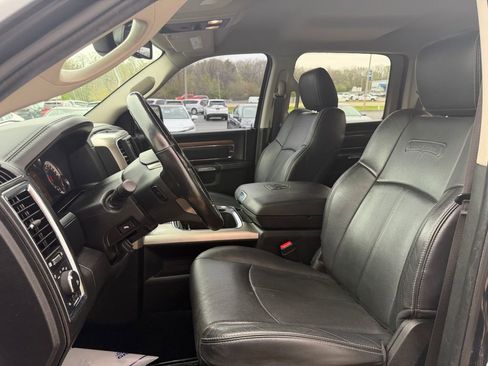 Used 2019 RAM 1500 Laramie AWD/4WD image 10